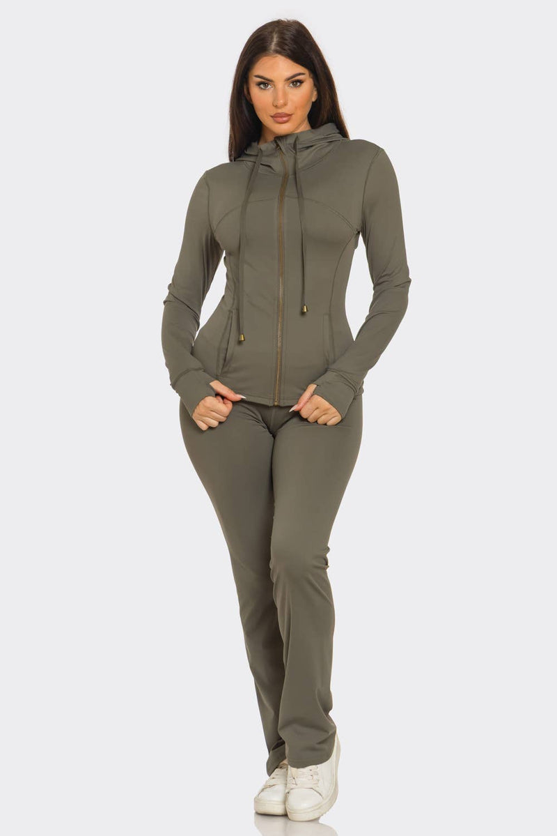 Reißverschluss-Kapuzenjacke und ausgestelltes Leggings-Set
